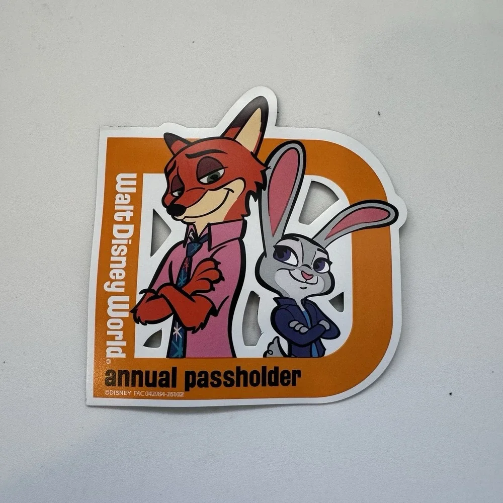 Authentic Disney World Annual Passholder Magnet Zootopia Nick Wilde & Judy Hopps